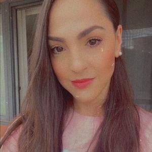 Meet your Posher, Ana